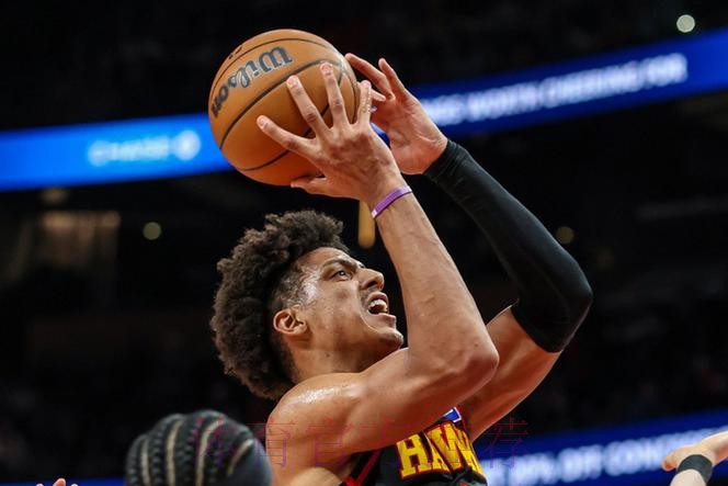 杰伦-约翰逊全场16投9中,得到23分11篮板6助攻1抢断2盖帽 杰伦-约翰逊全场16投9中,得到23分11篮板6助攻1抢断2盖帽